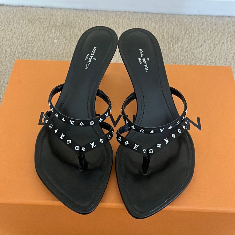 Brand New Louis Vuitton Citizen Thong Sandals